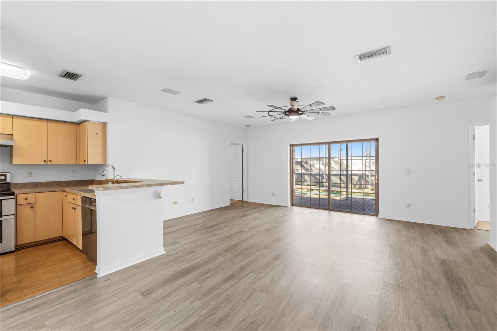 605 CYPRESS PARK AVE — photo 10