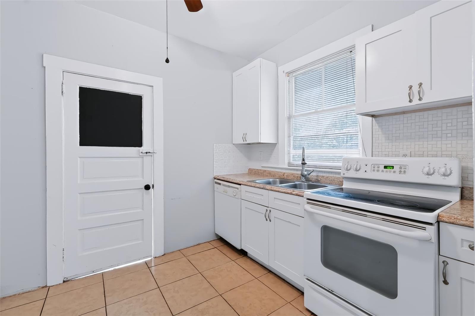 208 VINE AVE #1,2,3,4 — photo 20