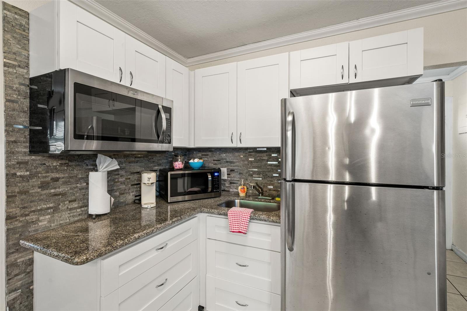 6010 N DEXTER AVE — photo 8