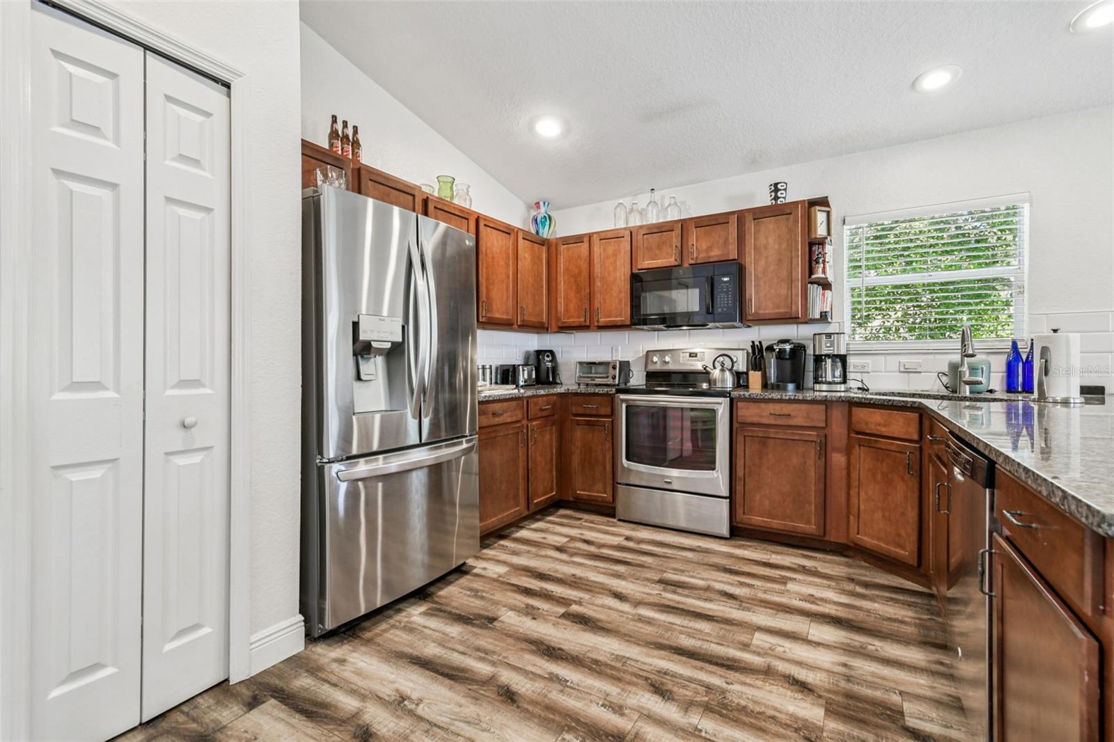 1627 HAMMOCKS AVE — photo 9