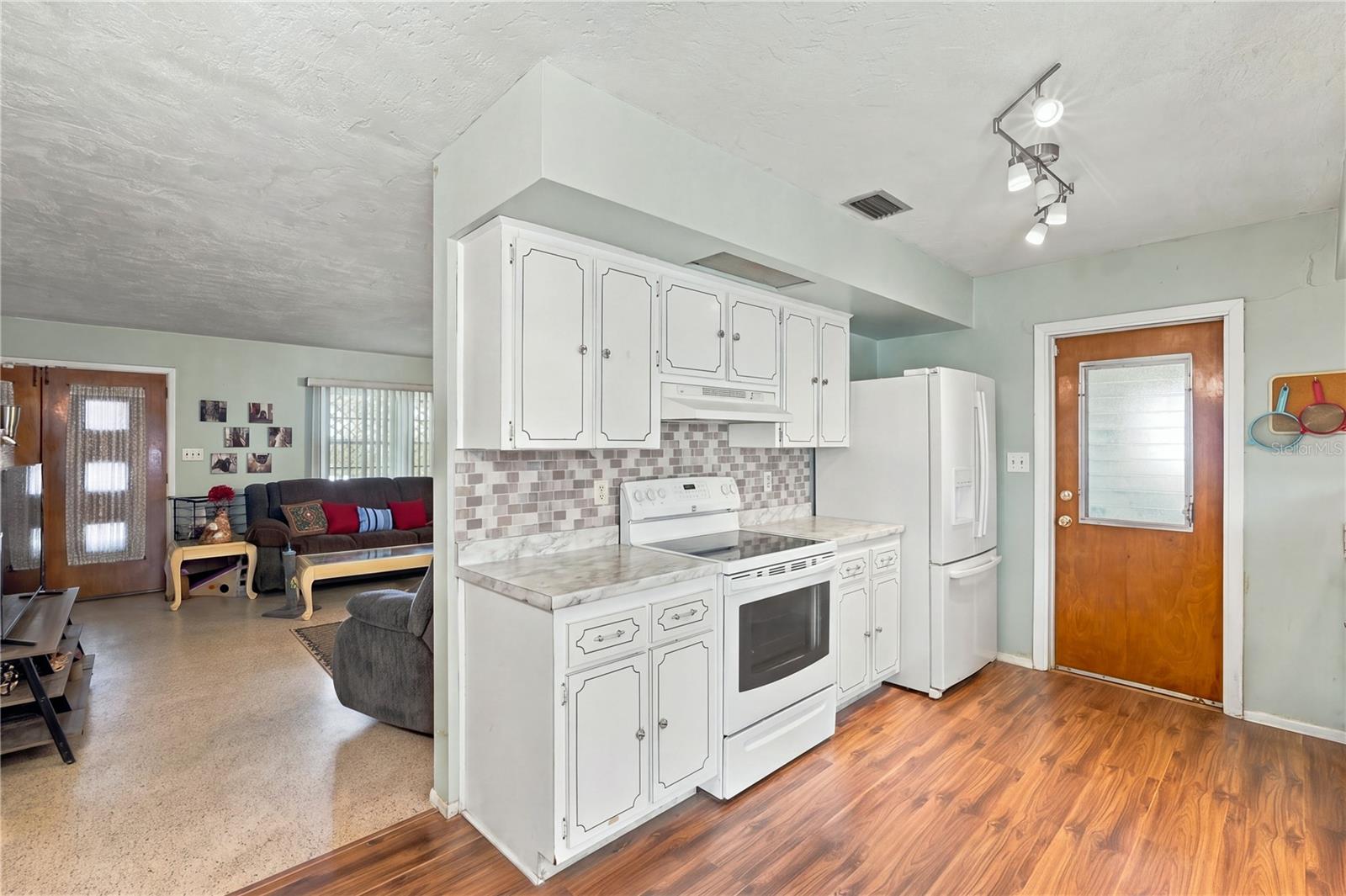 10724 PREMIER AVE — photo 8