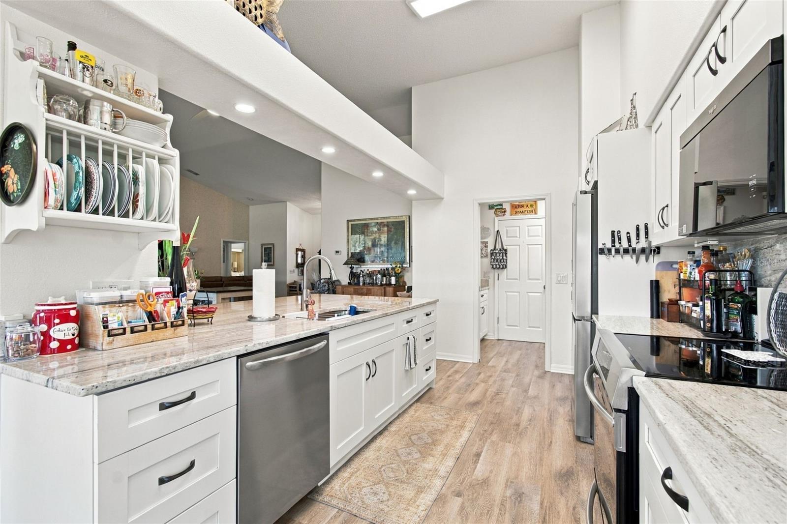 11143 HOLLANDER AVE — photo 17