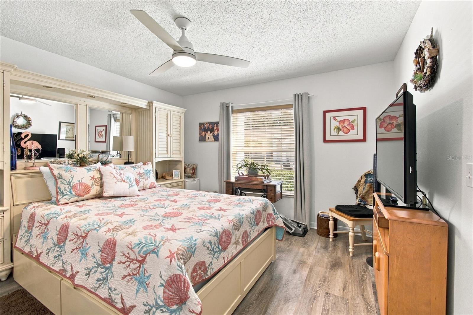 11143 HOLLANDER AVE — photo 29