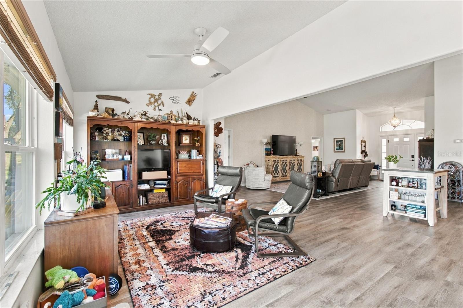 11143 HOLLANDER AVE — photo 12