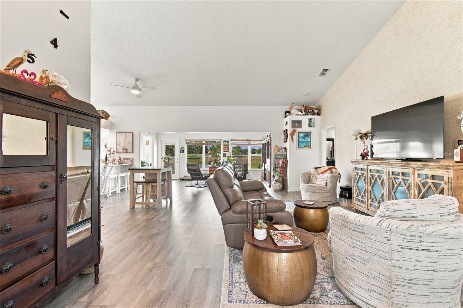 11143 HOLLANDER AVE — photo 6