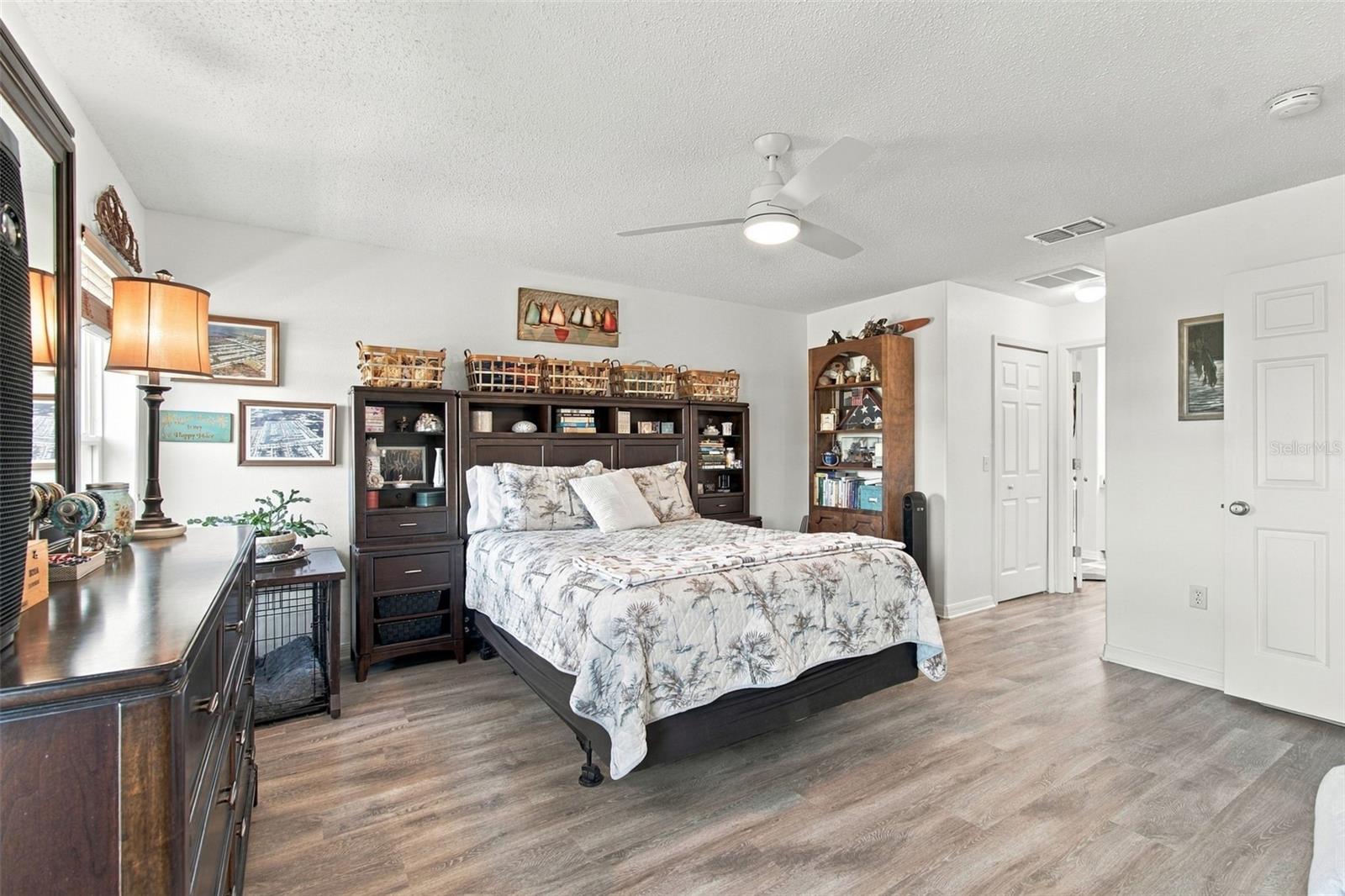 11143 HOLLANDER AVE — photo 24