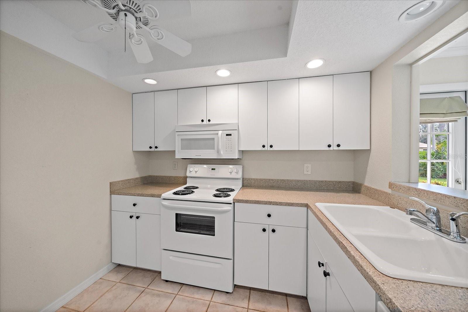 1349 GRAND BLVD #1006 — photo 4