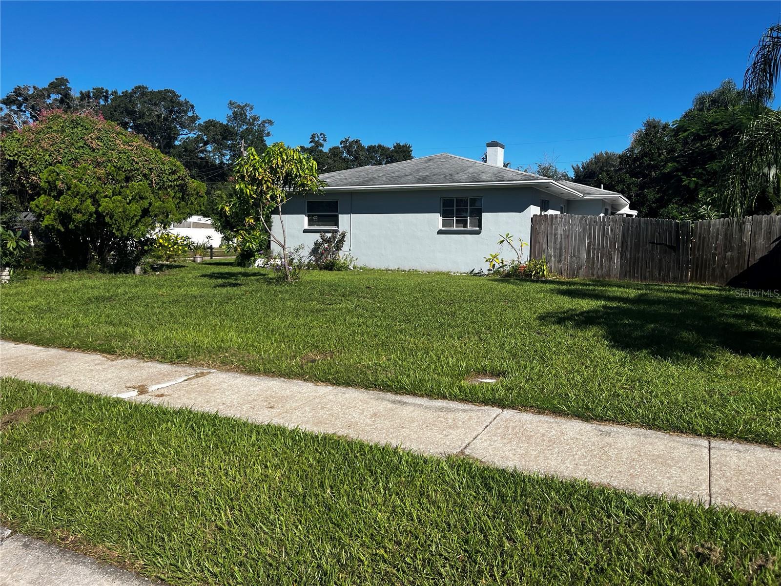301 N CORONA AVE — photo 4
