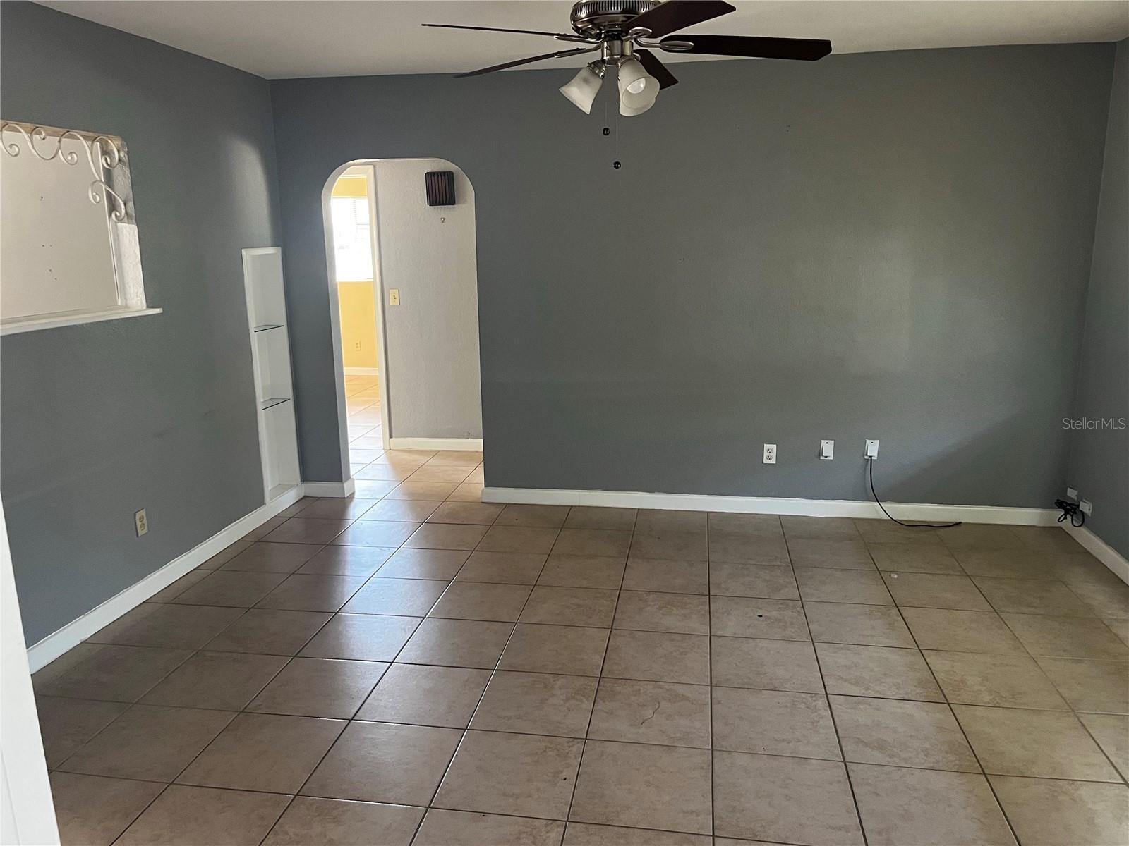 301 N CORONA AVE — photo 7