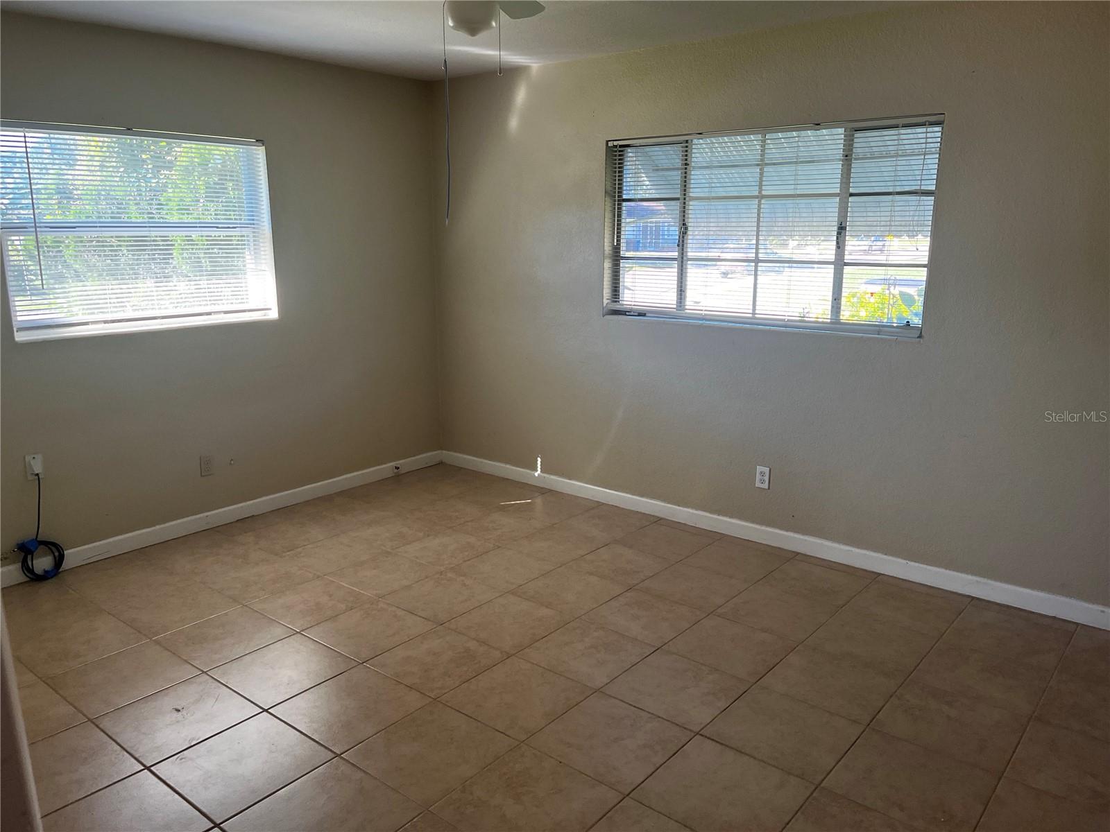 301 N CORONA AVE — photo 12