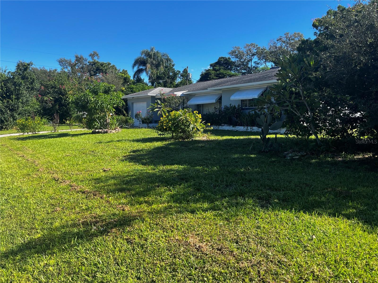 301 N CORONA AVE — photo 3