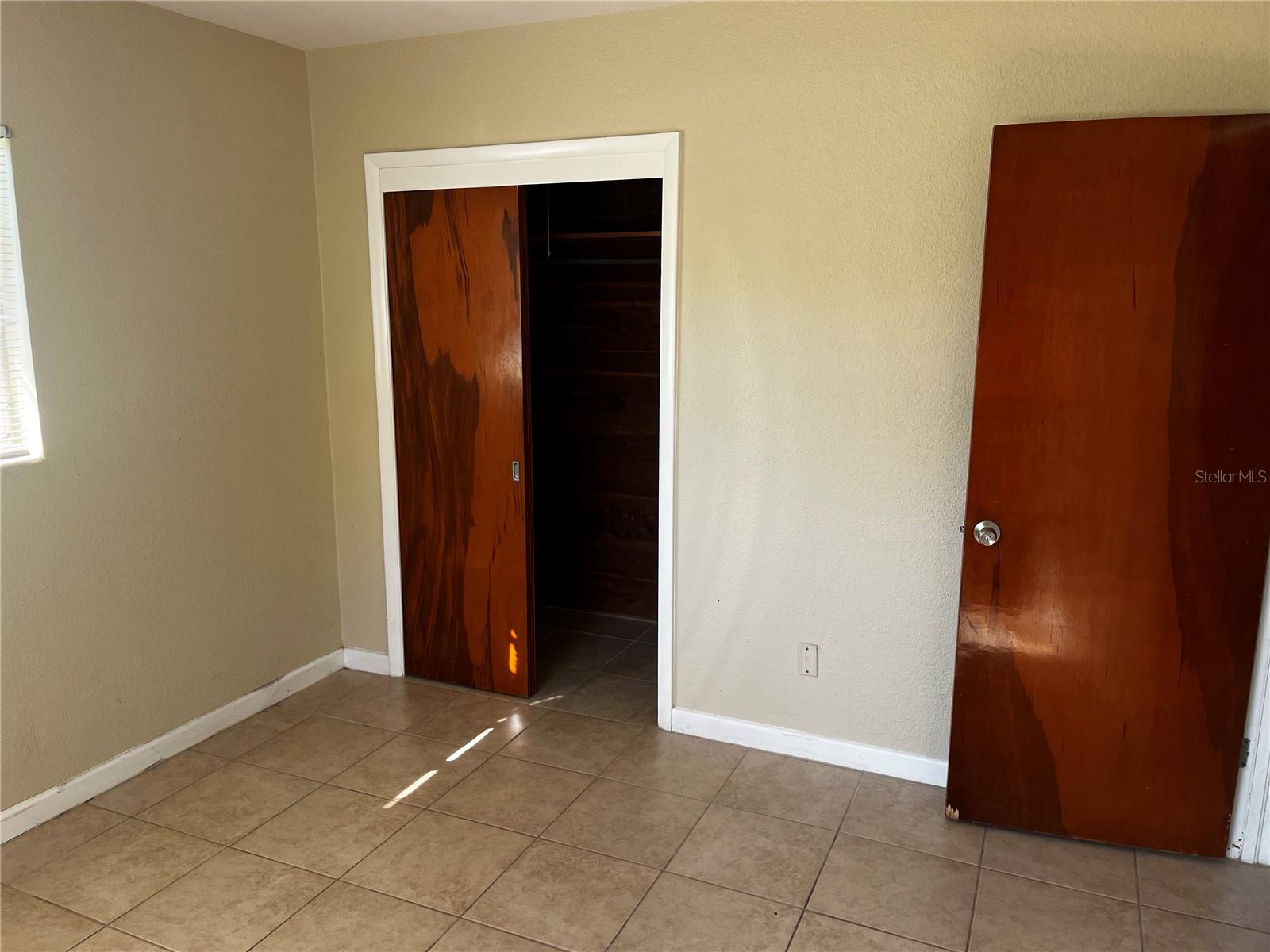 301 N CORONA AVE — photo 14