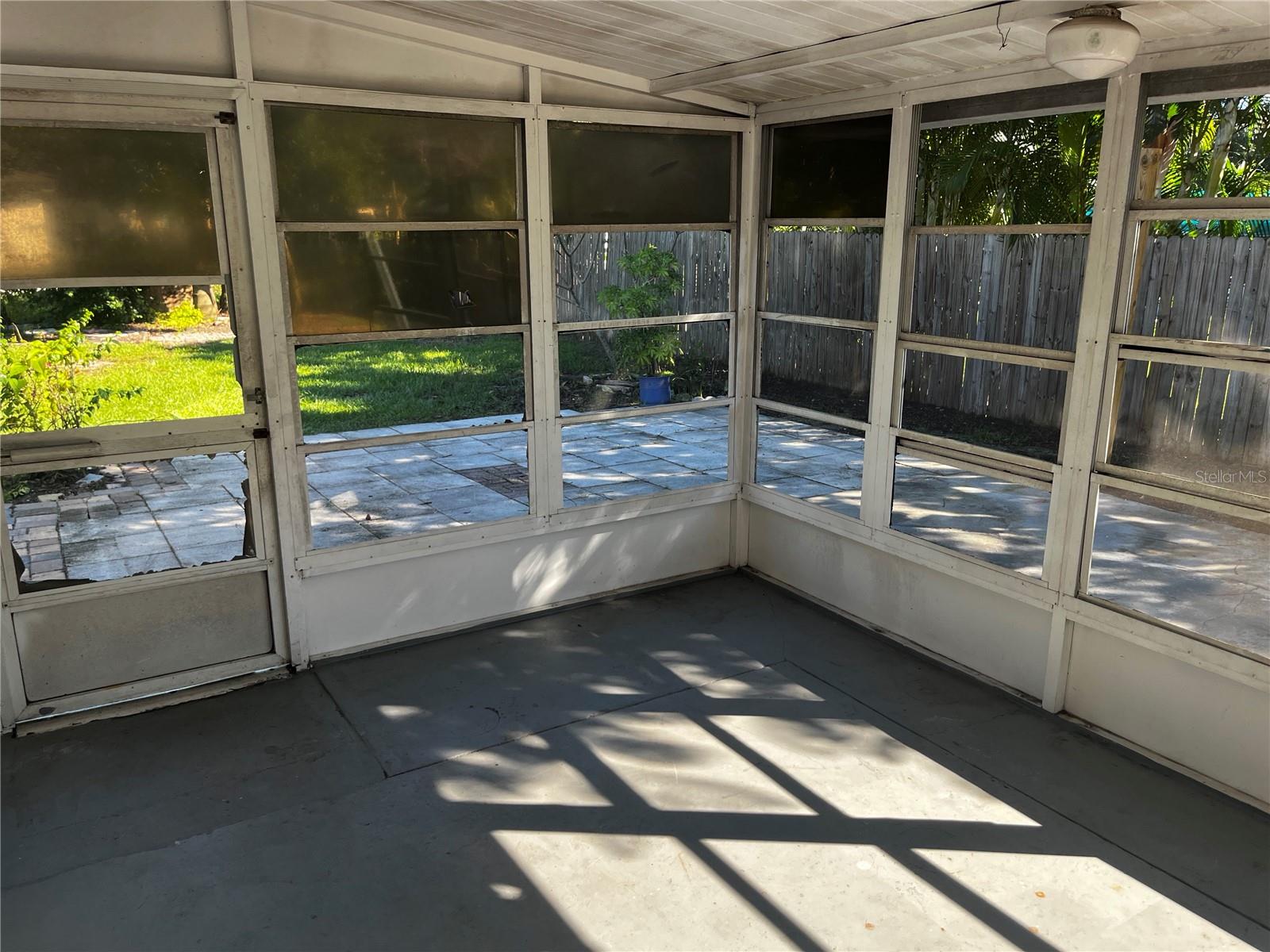 301 N CORONA AVE — photo 20