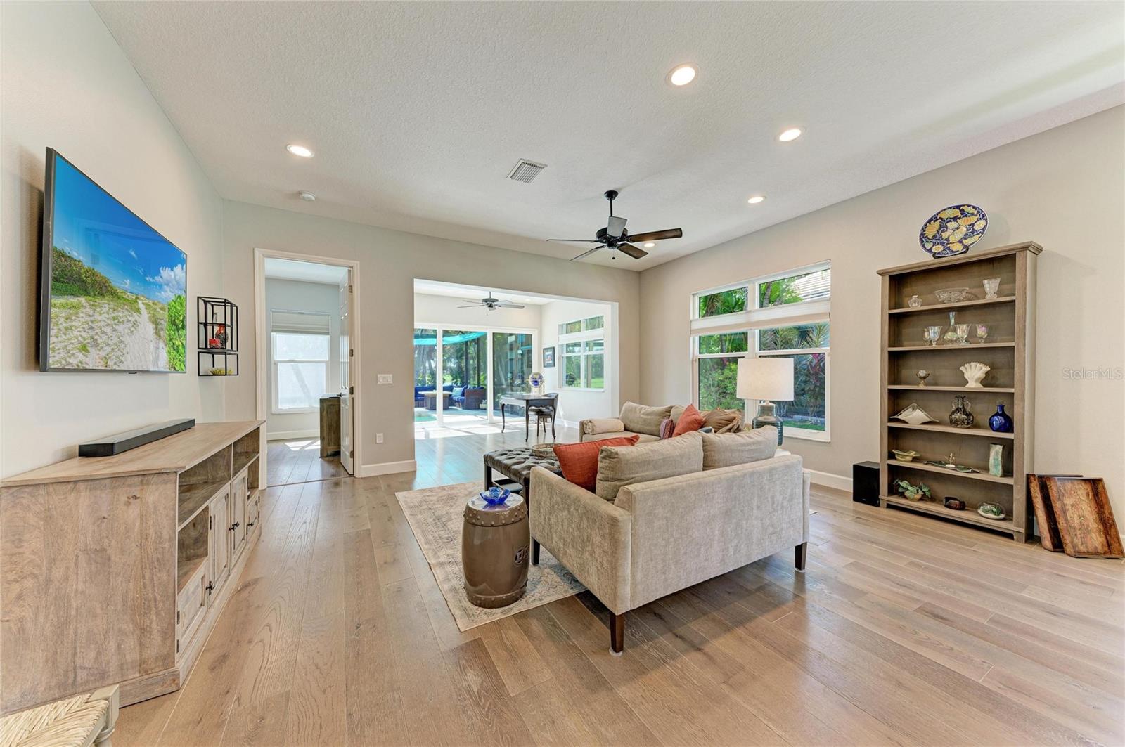 8352 CANARY PALM CT — photo 10