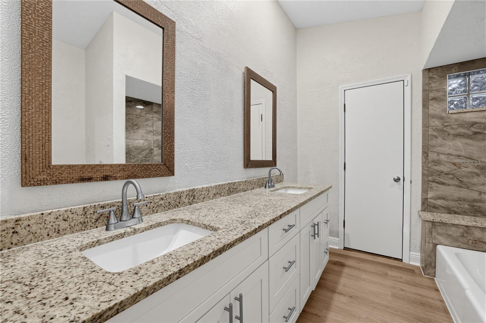 1005 HOLLYBERRY CT — photo 22