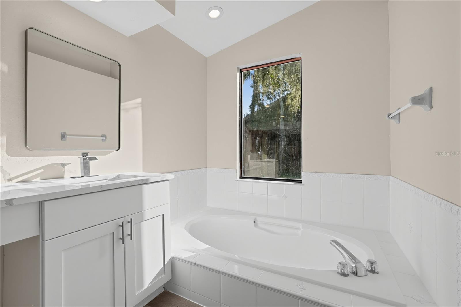 1005 HOLLYBERRY CT — photo 24