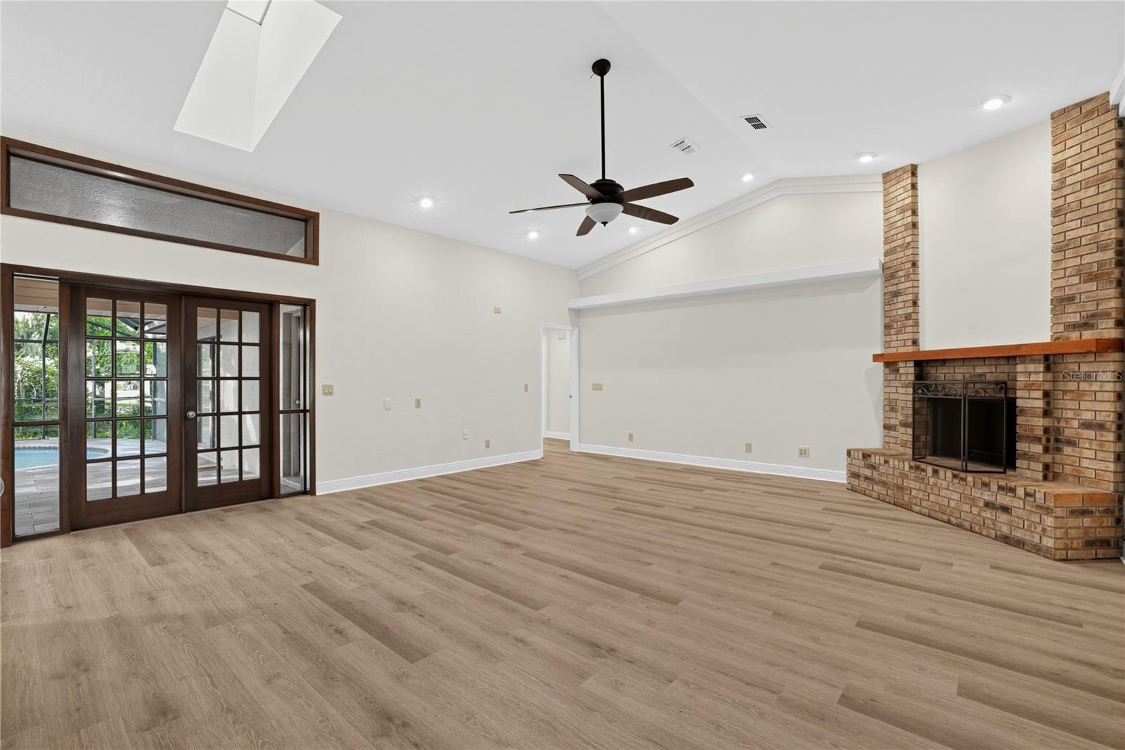 1005 HOLLYBERRY CT — photo 8