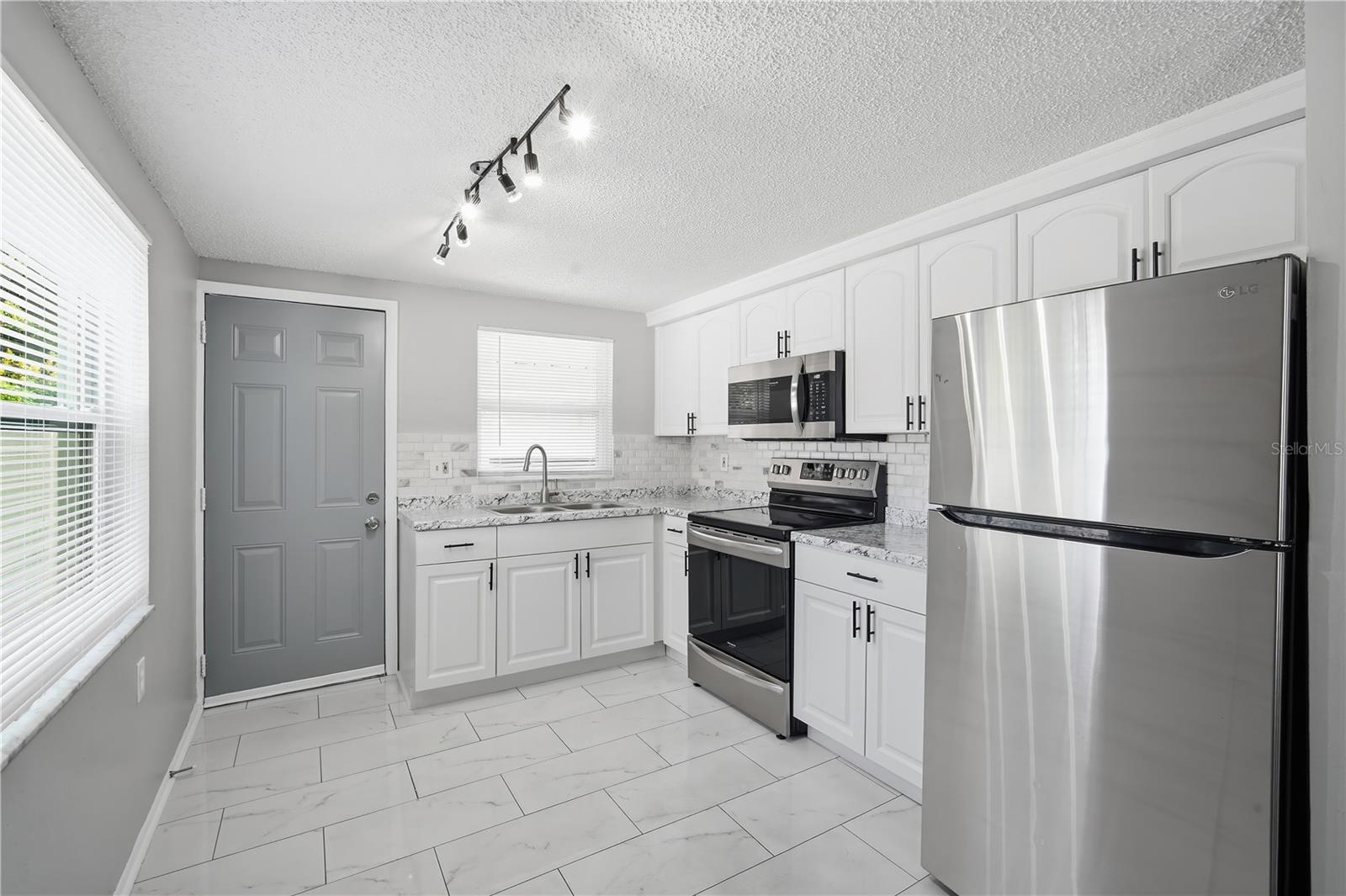 5639 GOLDEN NUGGET DR — photo 10