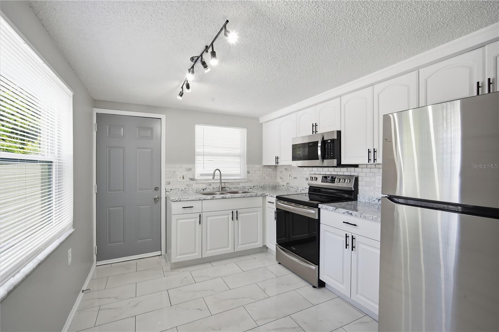 5639 GOLDEN NUGGET DR — photo 9
