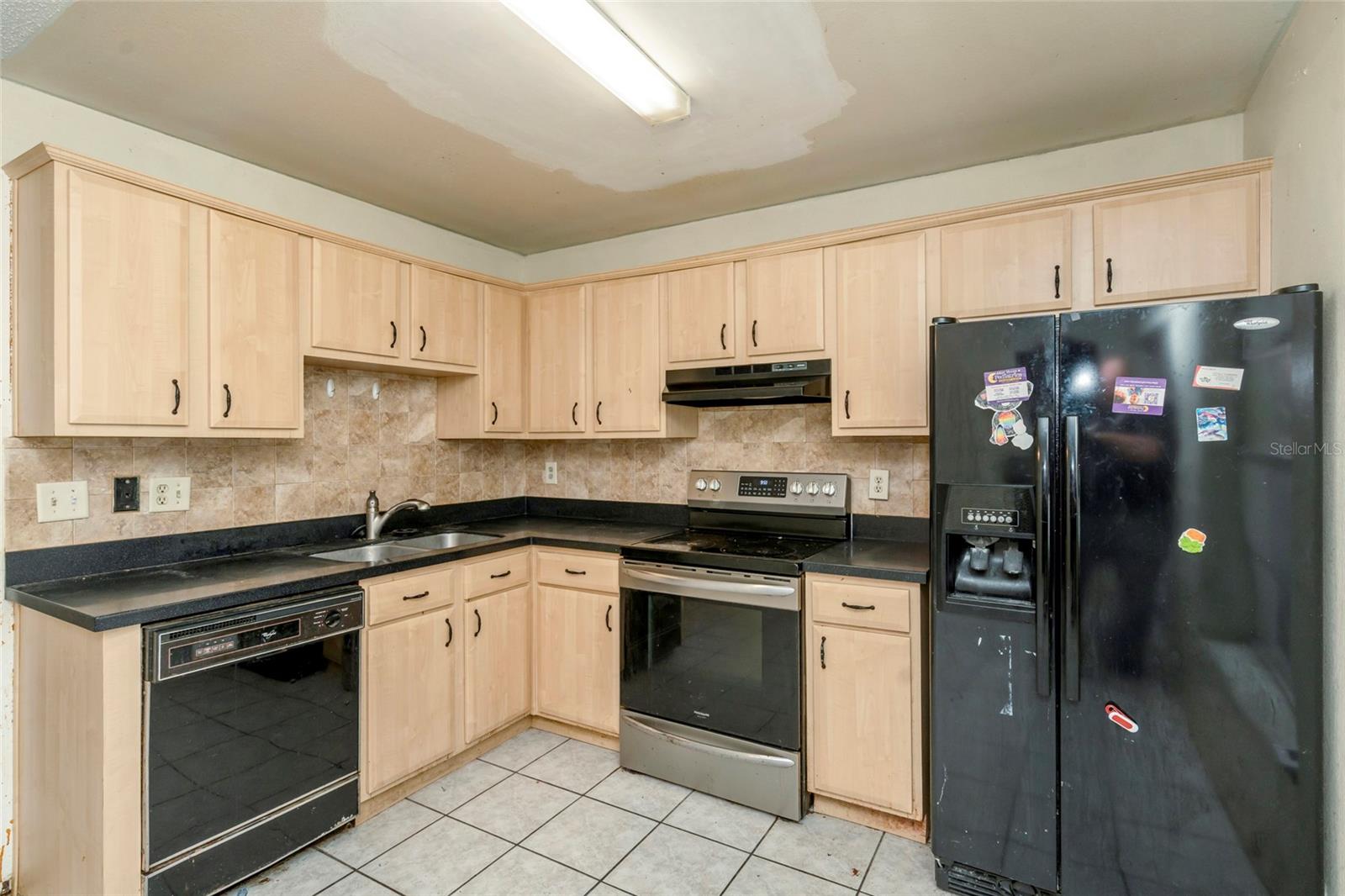 1002 PINE RIDGE CIR — photo 37