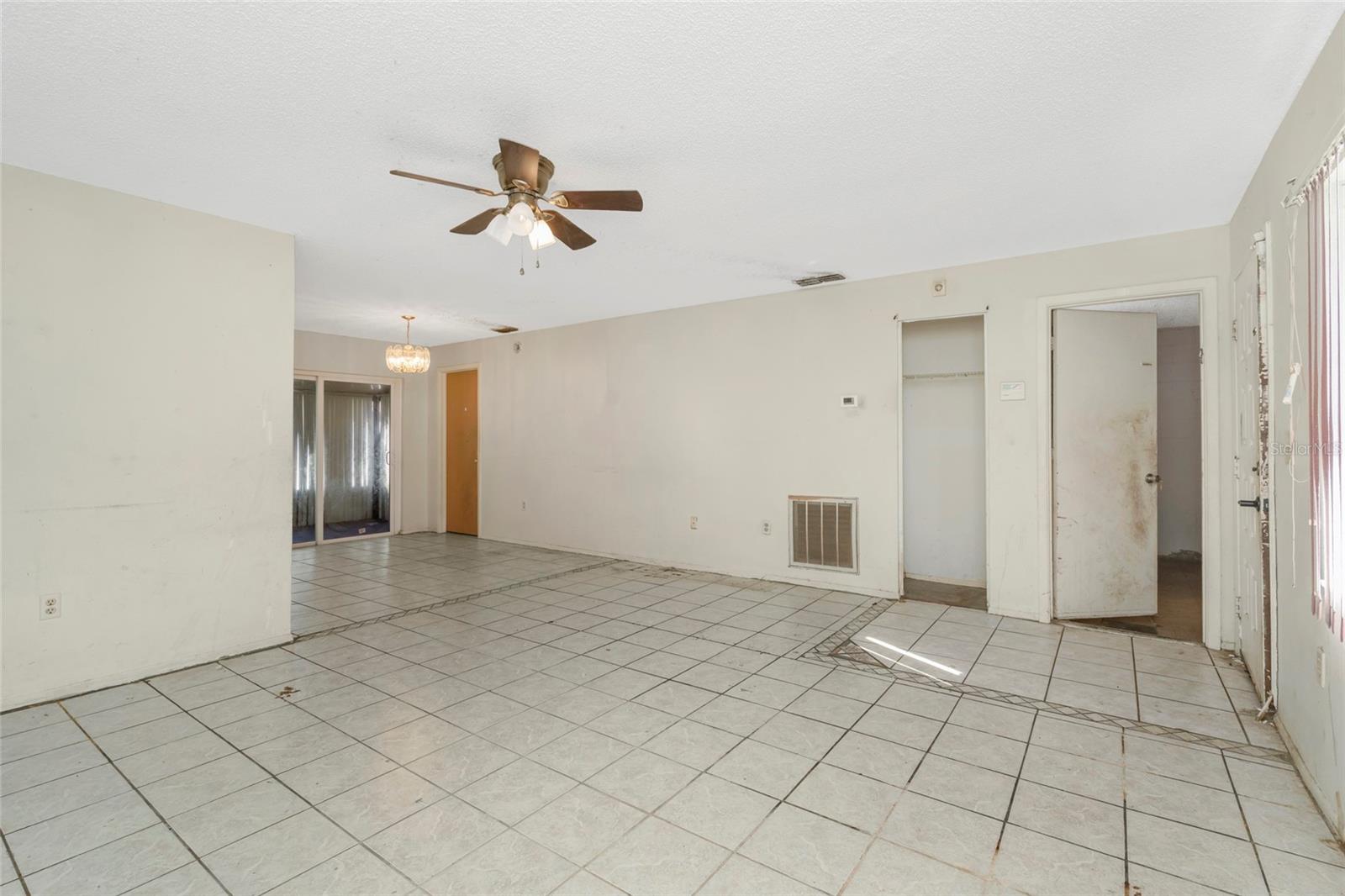 1002 PINE RIDGE CIR — photo 33