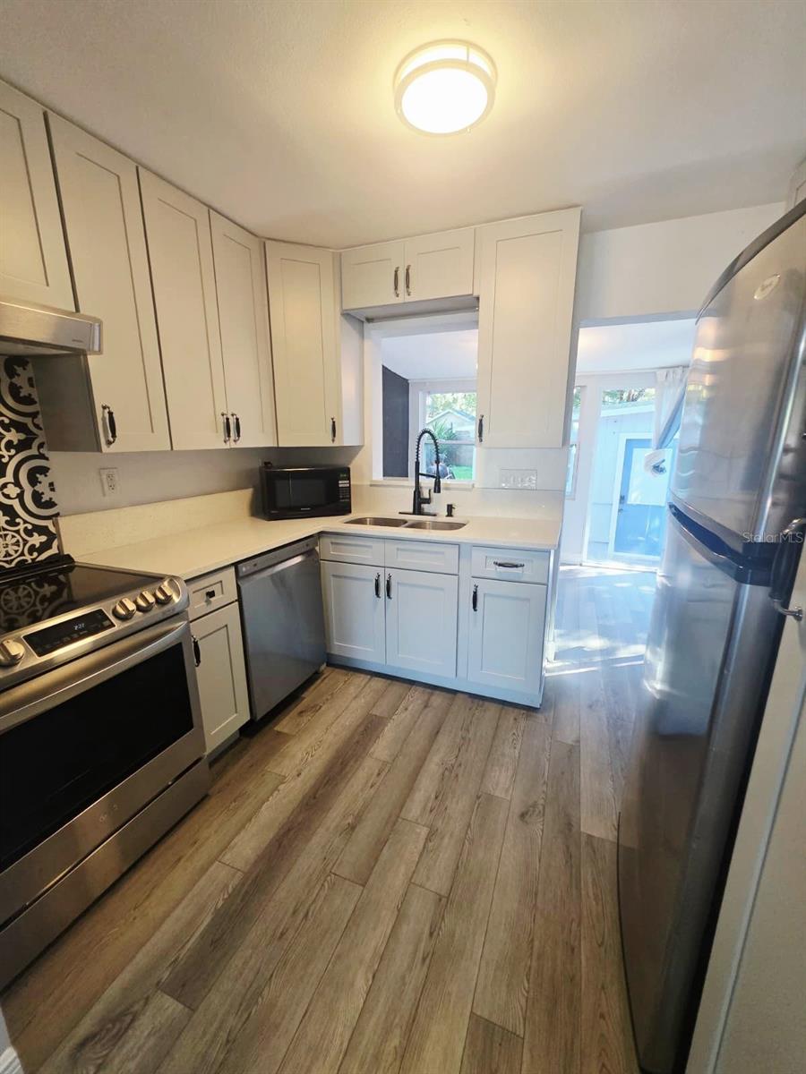 919 E FLORA ST — photo 10