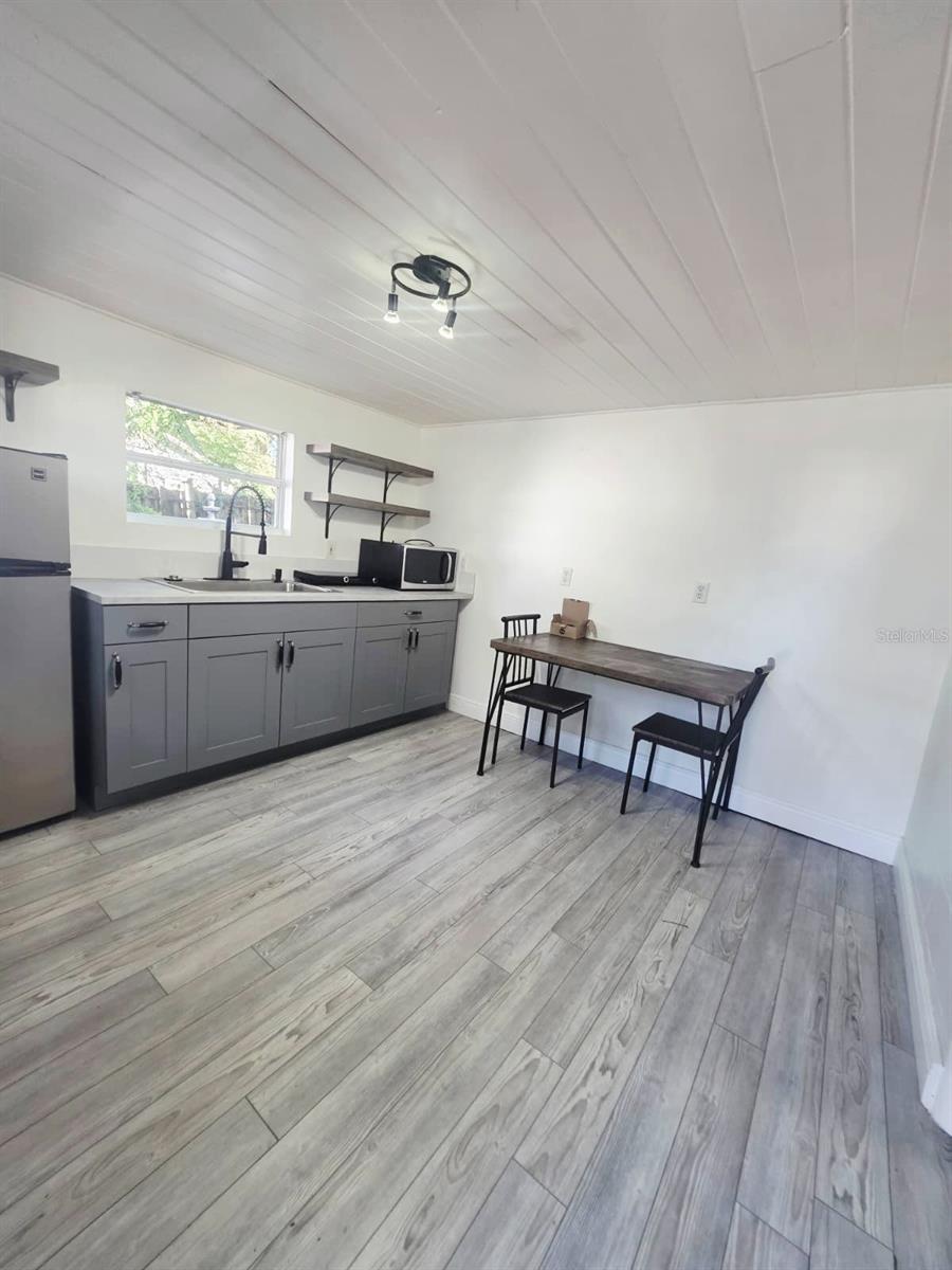 919 E FLORA ST — photo 14