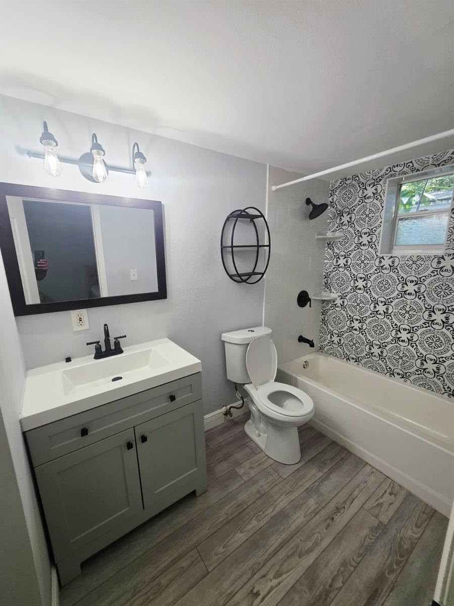 919 E FLORA ST — photo 17