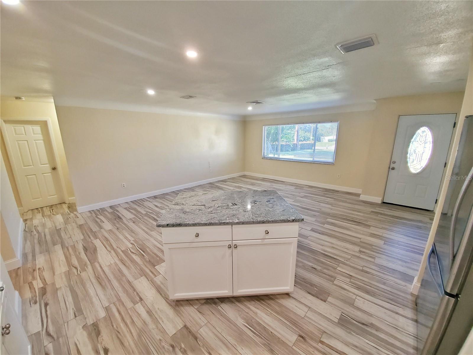 2661 COLUMBUS WAY S — photo 4