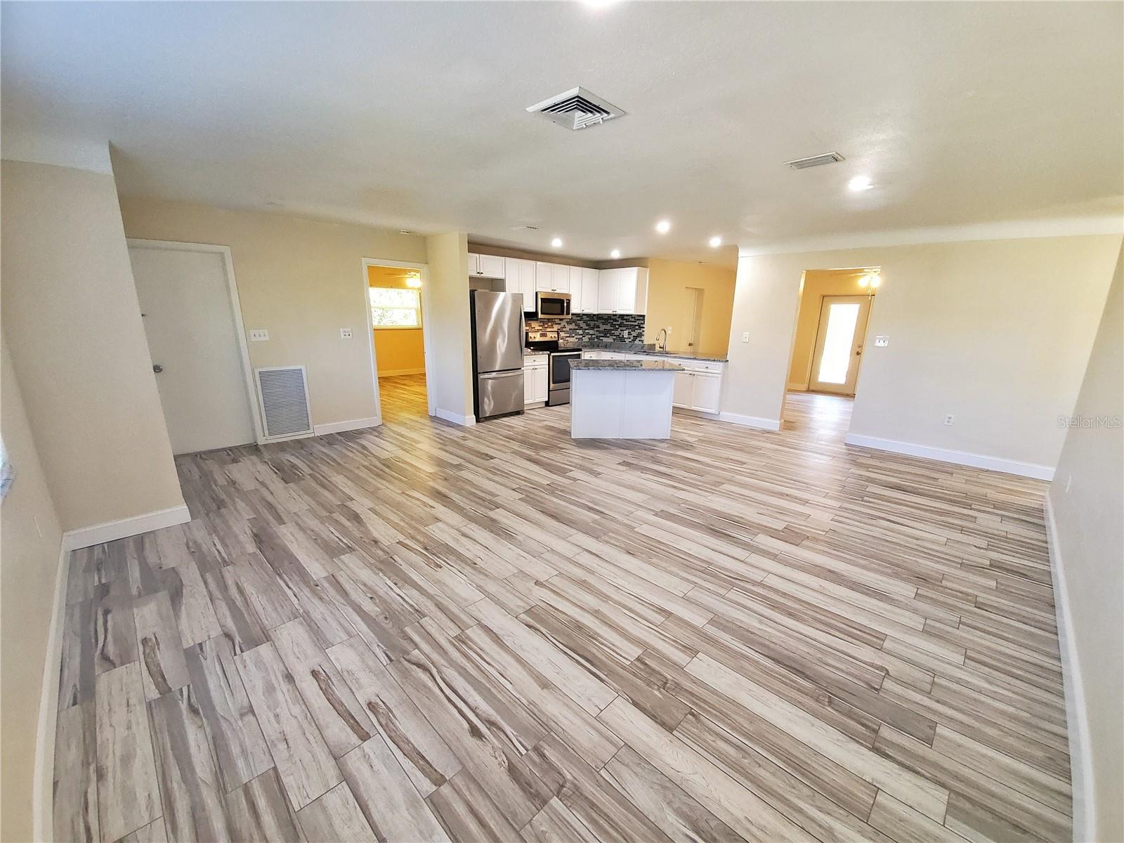 2661 COLUMBUS WAY S — photo 8