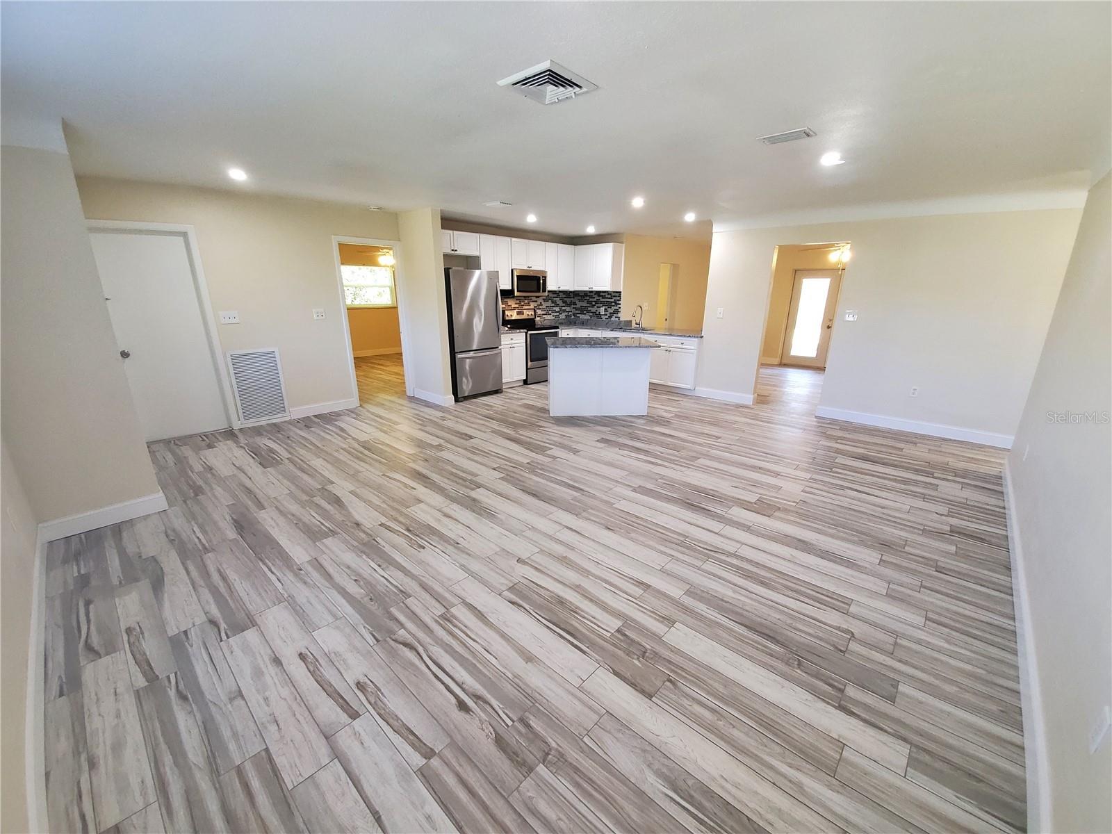 2661 COLUMBUS WAY S — photo 3