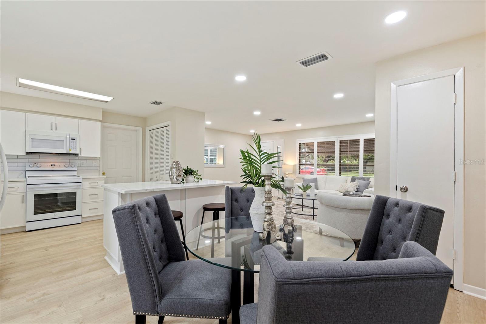 110 N NIMBUS AVE — photo 10