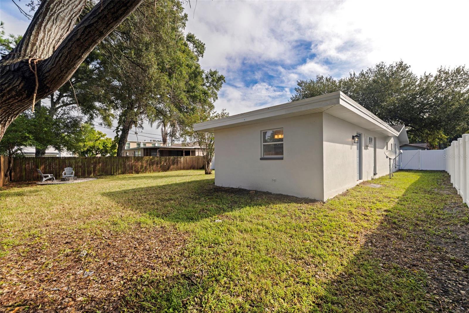 110 N NIMBUS AVE — photo 32