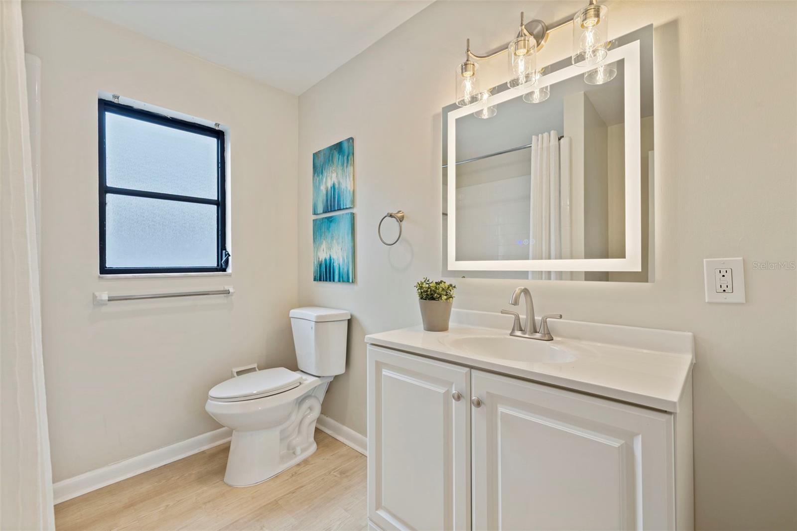 110 N NIMBUS AVE — photo 26