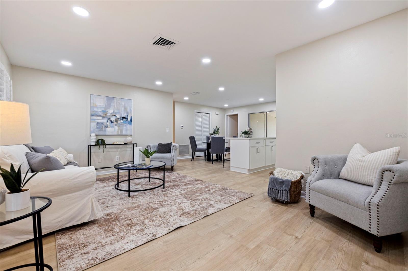 110 N NIMBUS AVE — photo 4