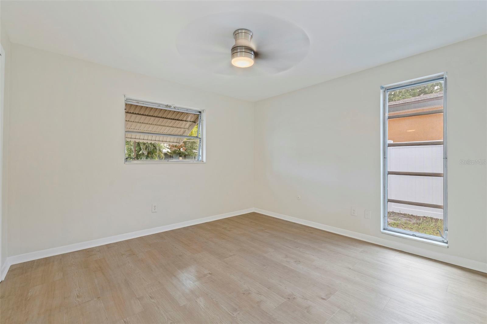 110 N NIMBUS AVE — photo 25