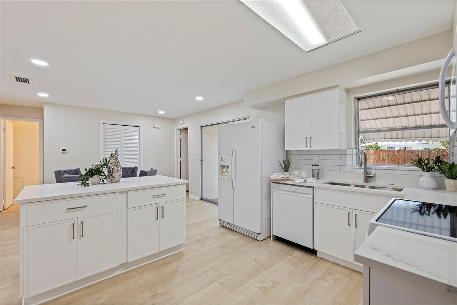110 N NIMBUS AVE — photo 14