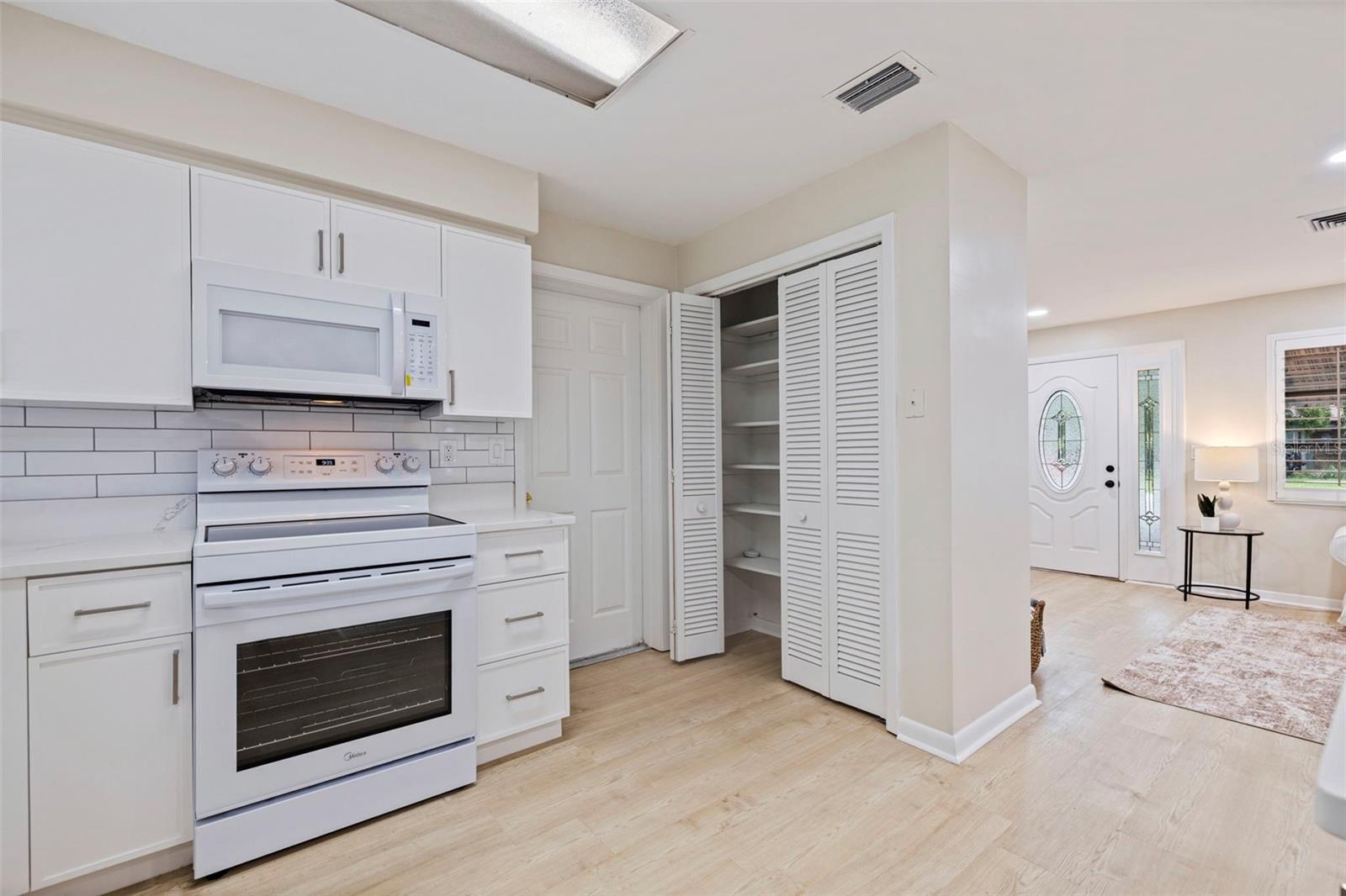 110 N NIMBUS AVE — photo 12