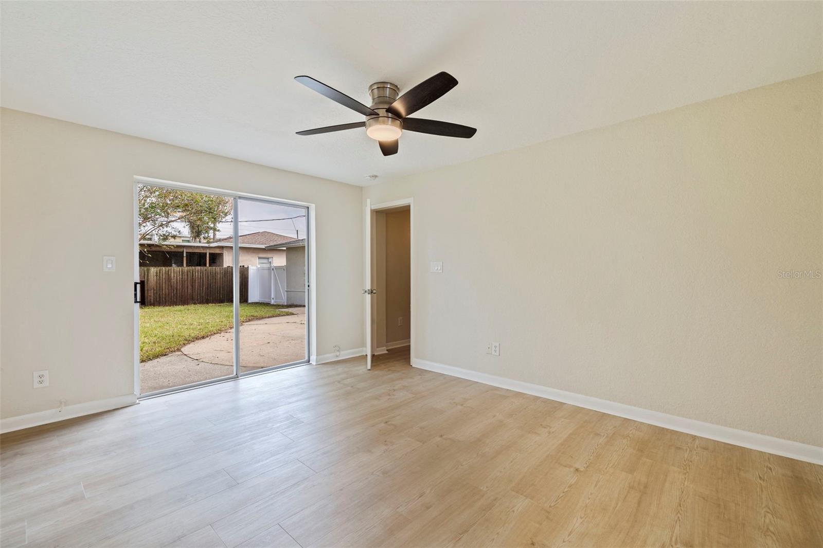 110 N NIMBUS AVE — photo 22
