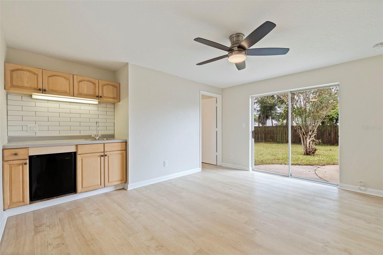110 N NIMBUS AVE — photo 20