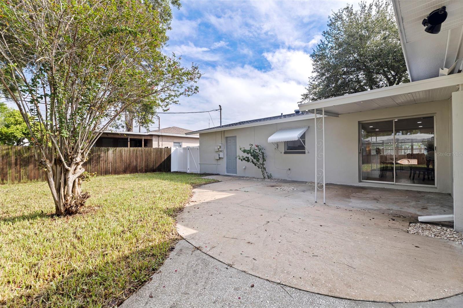 110 N NIMBUS AVE — photo 30