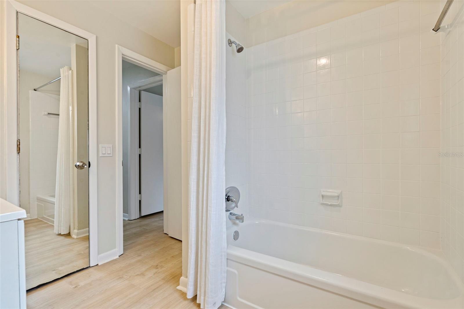 110 N NIMBUS AVE — photo 27