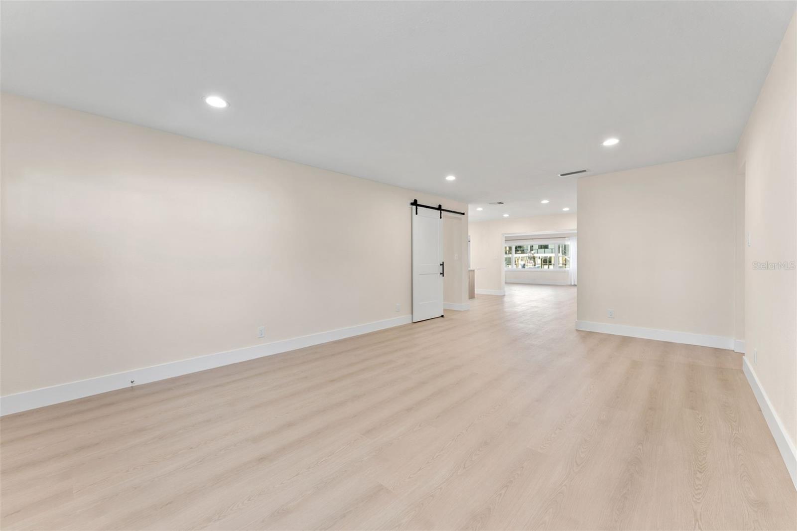 3912 FONTAINEBLEAU DR — photo 6