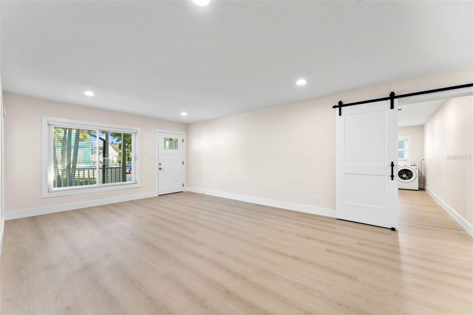 3912 FONTAINEBLEAU DR — photo 7