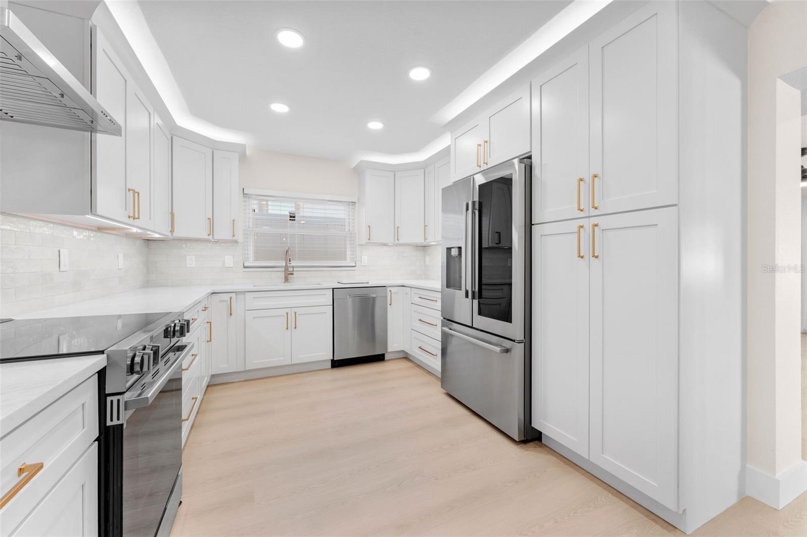 3912 FONTAINEBLEAU DR — photo 16