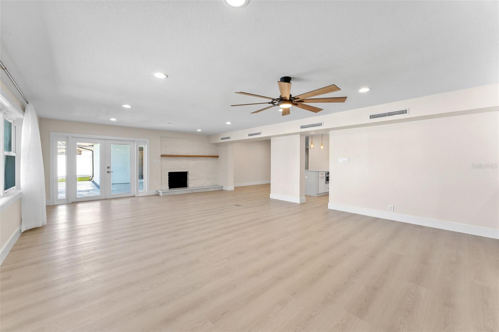 3912 FONTAINEBLEAU DR — photo 22