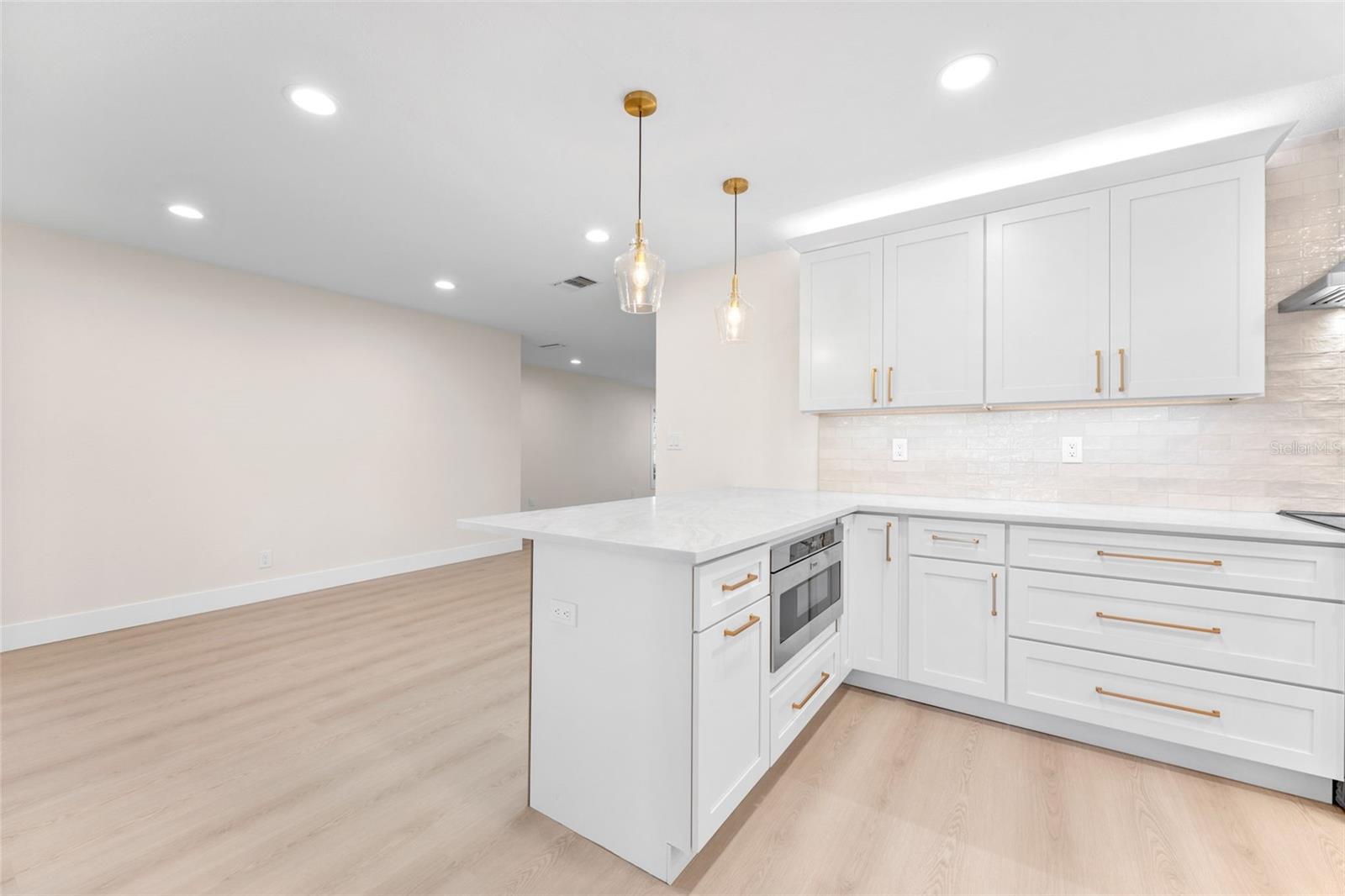 3912 FONTAINEBLEAU DR — photo 13