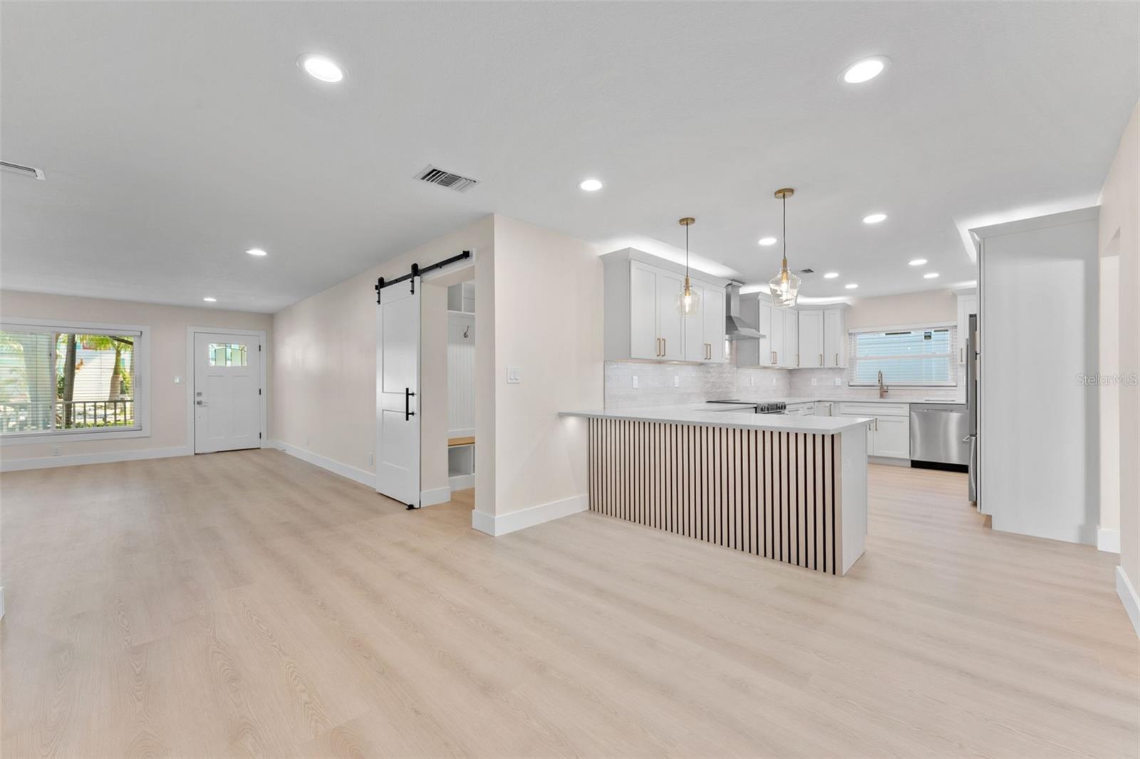 3912 FONTAINEBLEAU DR — photo 11