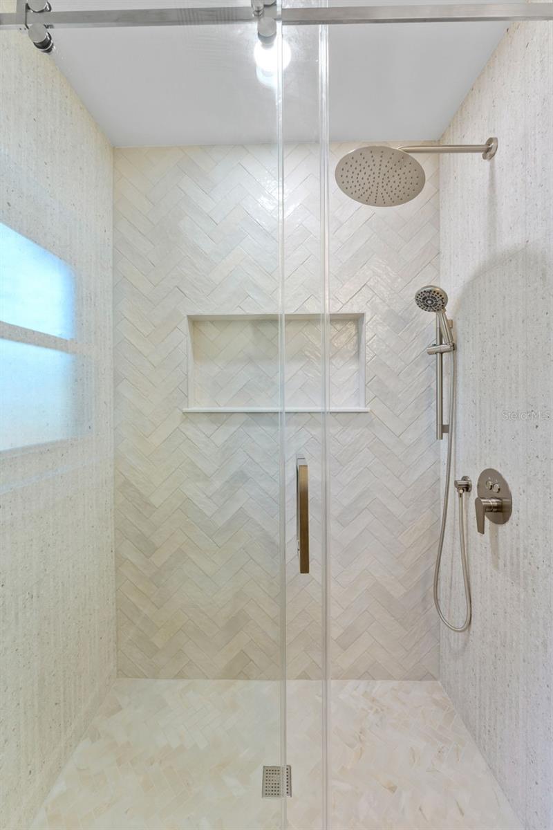 3912 FONTAINEBLEAU DR — photo 45