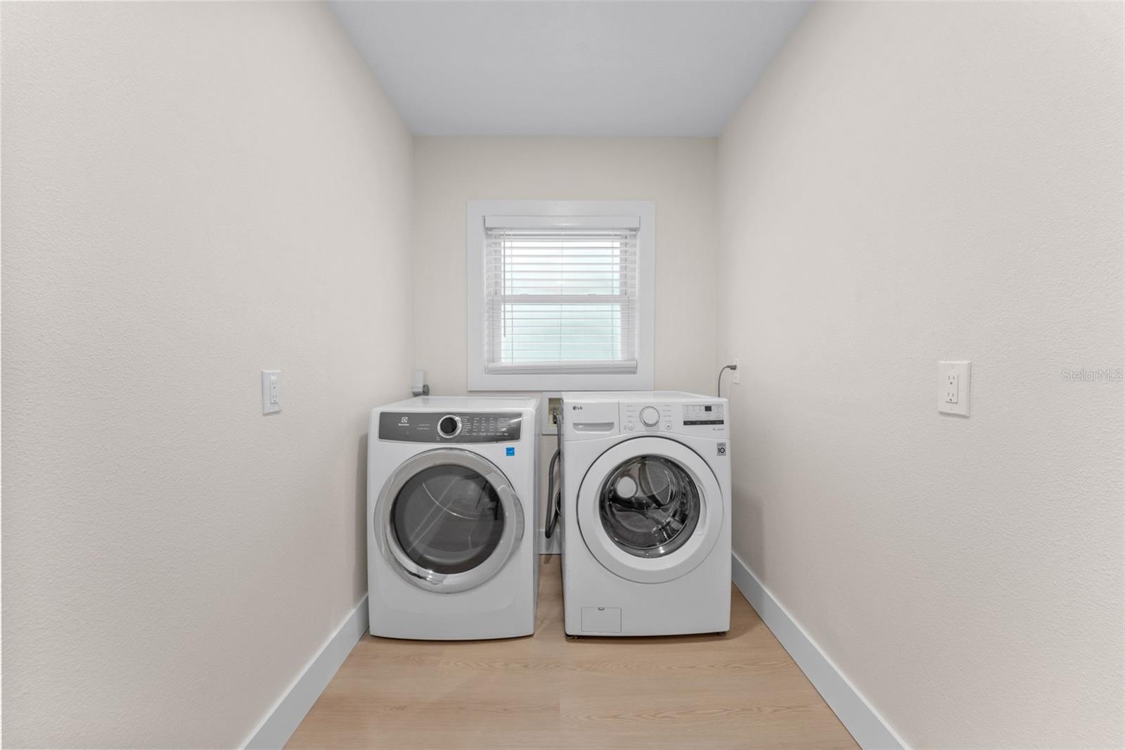 3912 FONTAINEBLEAU DR — photo 47